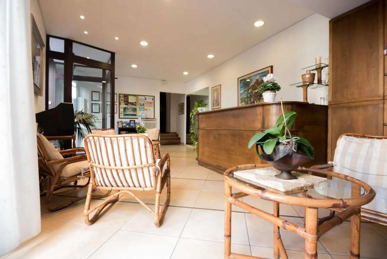 アパートホテル Residence Santo Domingo アラッシオ